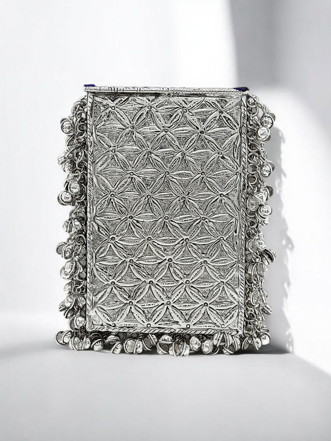 Trend Overseas Silver Metal bag Mobile Cellphone Holder Phone Pouch Cover and Sari Hook for Women Saree Clutch