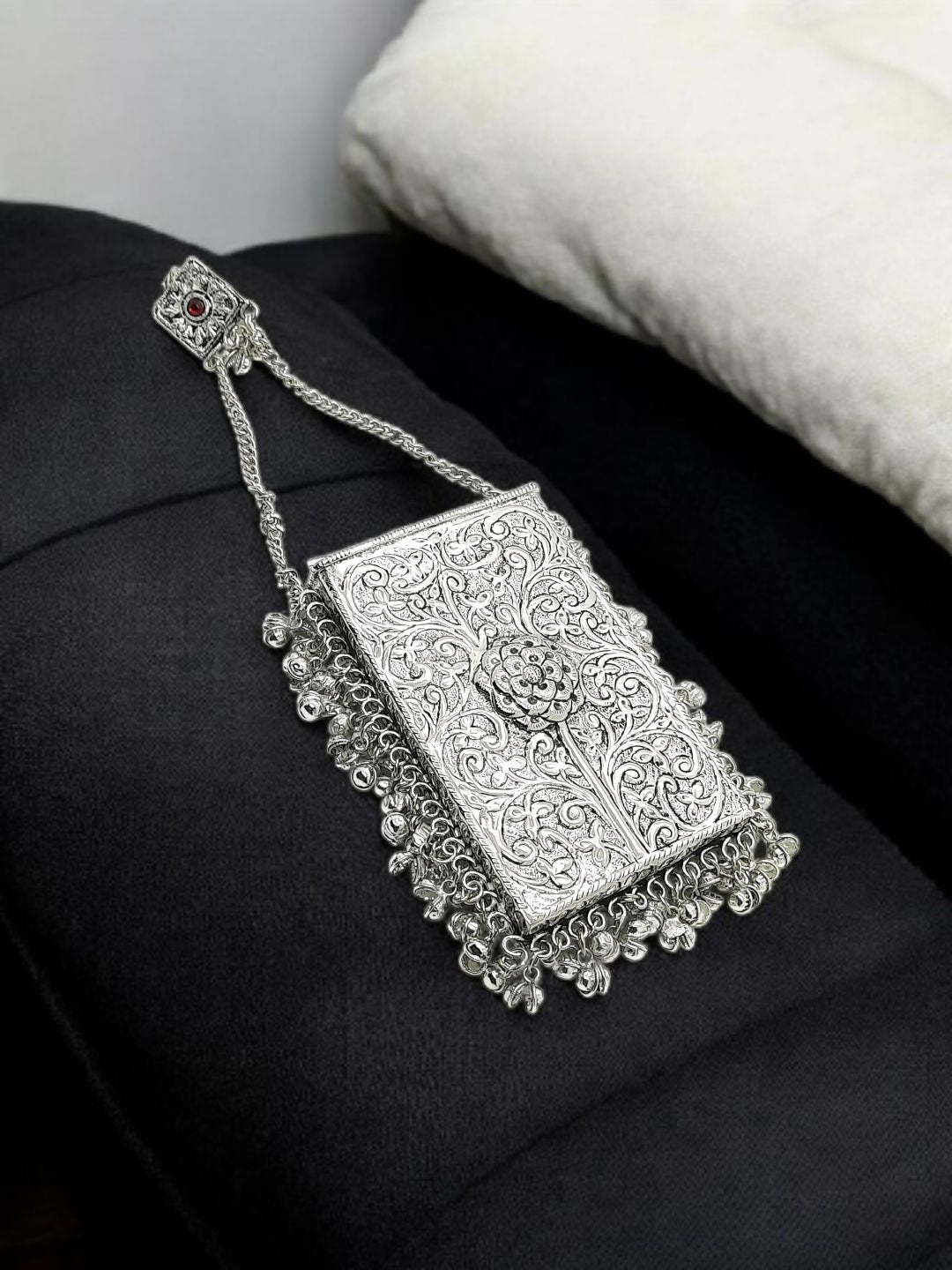 Trend Overseas Silver Metal bag Mobile Cellphone Holder Phone Pouch Cover and Sari Hook for Women Saree Clutch