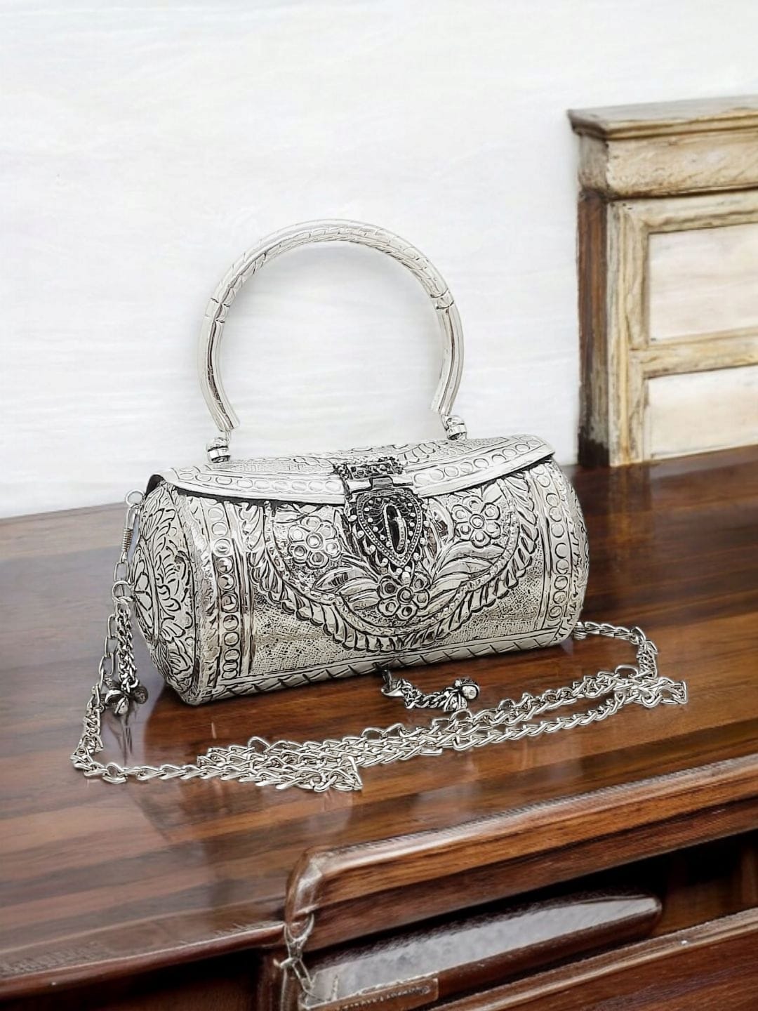 Trend Overseas Silver Women's Brass Metal Vintage Handmade Hand Clutch Sling Bag