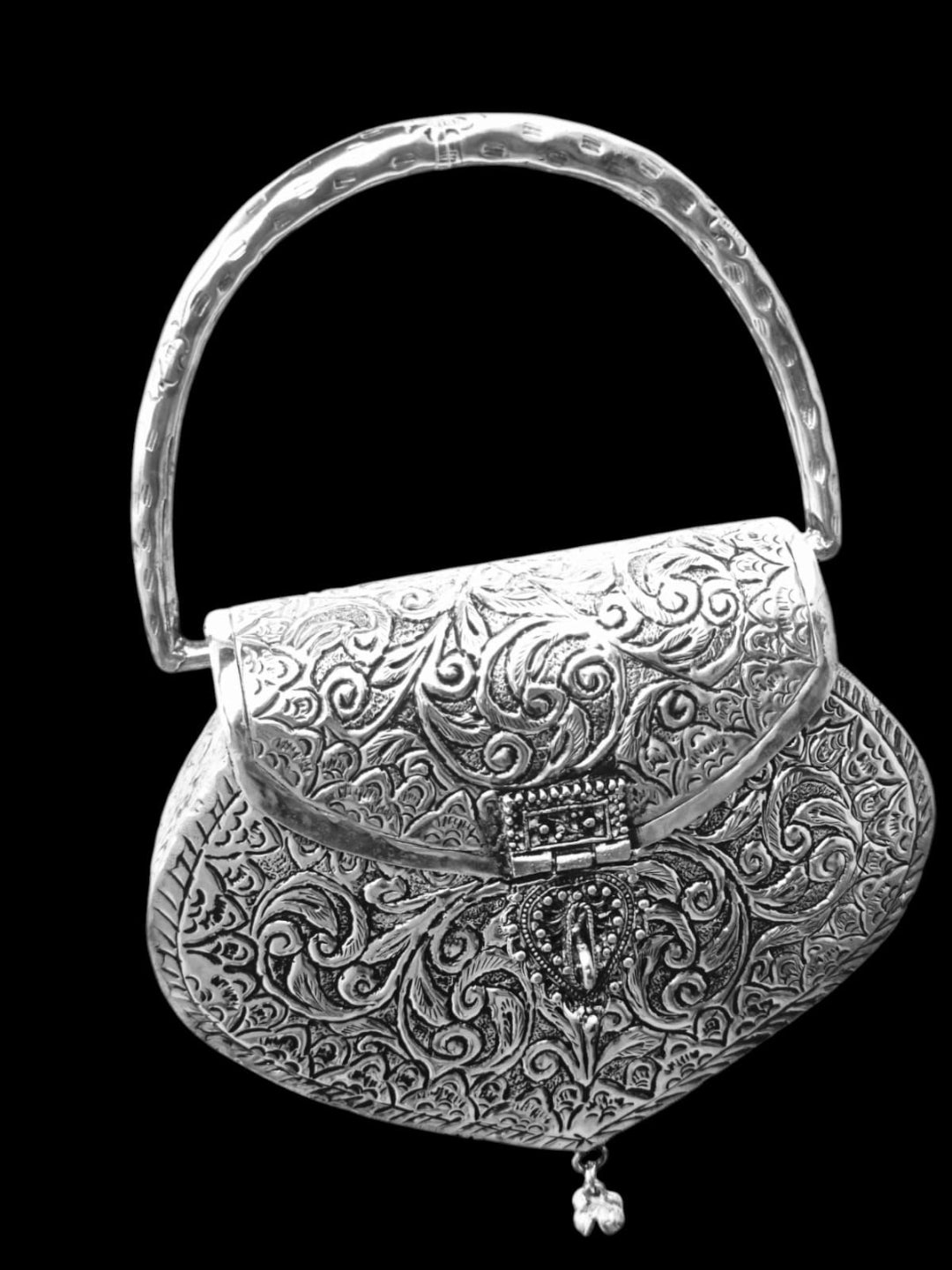 Trend Overseas Women's Brass Metal Ethnic Clutch Handle Bag (Silver)
