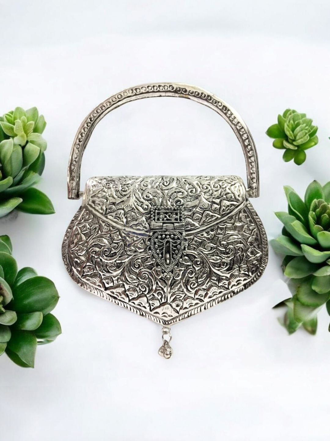 Trend Overseas Women's Brass Metal Ethnic Clutch Handle Bag (Silver)