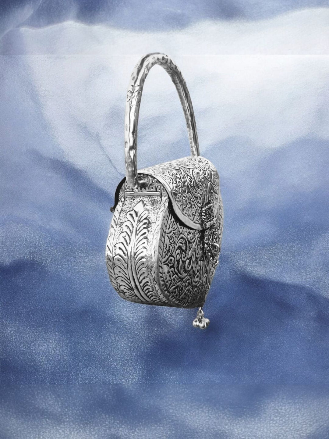 Trend Overseas Women's Brass Metal Ethnic Clutch Handle Bag (Silver)