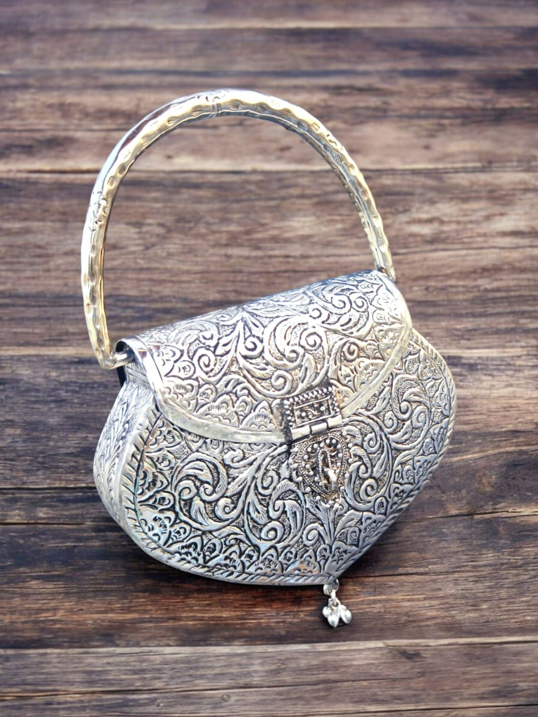 Trend Overseas Women's Brass Metal Ethnic Clutch Handle Bag (Silver)