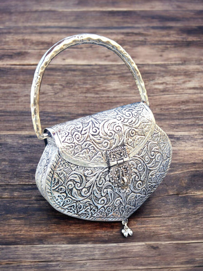Trend Overseas Women's Brass Metal Ethnic Clutch Handle Bag (Silver)